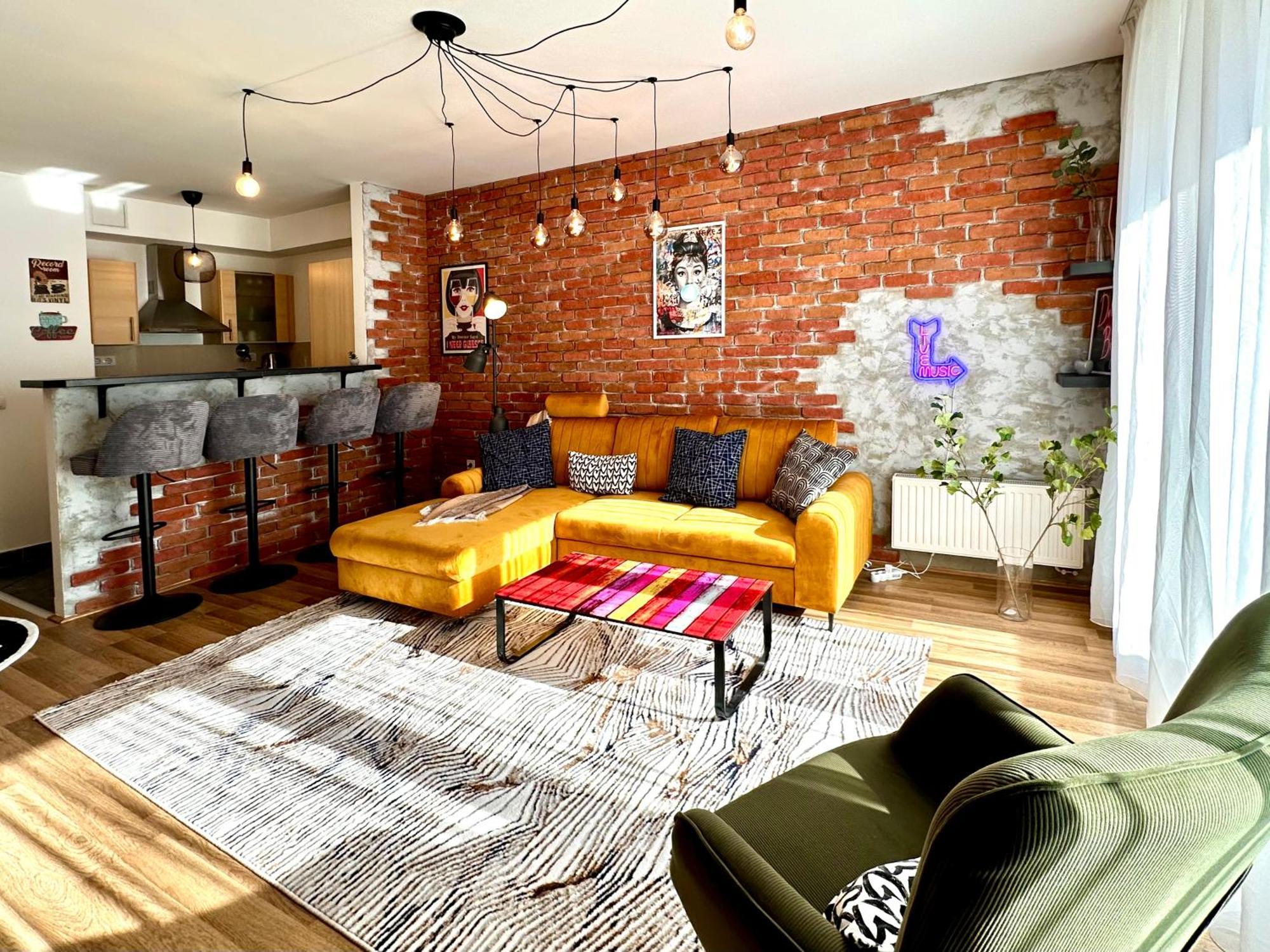 Vinyl Gozsdu Apartments — Photos 1